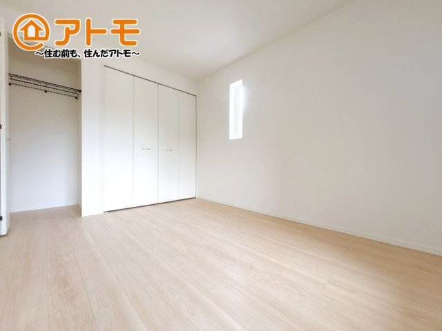 広々使える収納付きの洋室です♪