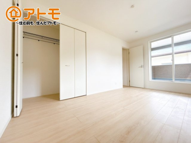 収納豊富な洋室は使い勝手良好です！