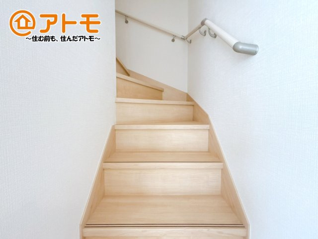 階段は緩やかで手すりもついているので上りやすくなっています！