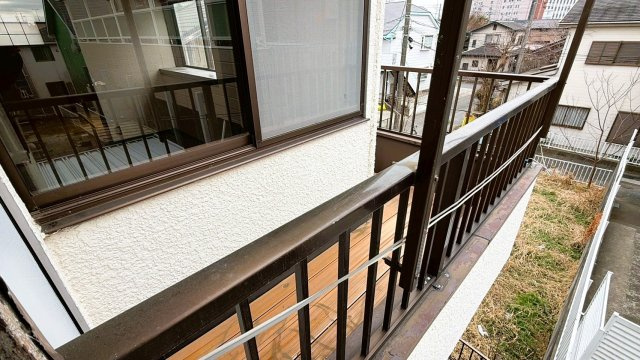 洋室から出入り可能なバルコニー。外気を取り込みやすい設計。