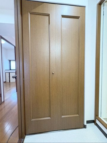扉で目隠しできる洗濯機スペース！