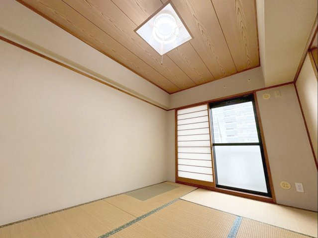リビング横の和室は来客用や家族のくつろぎスペースとして活躍！