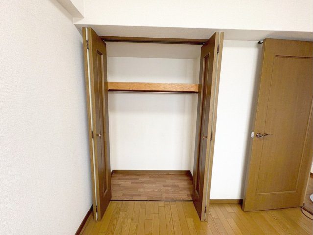 見やすく、取り出しやすく収納できる洋室のクローゼット！