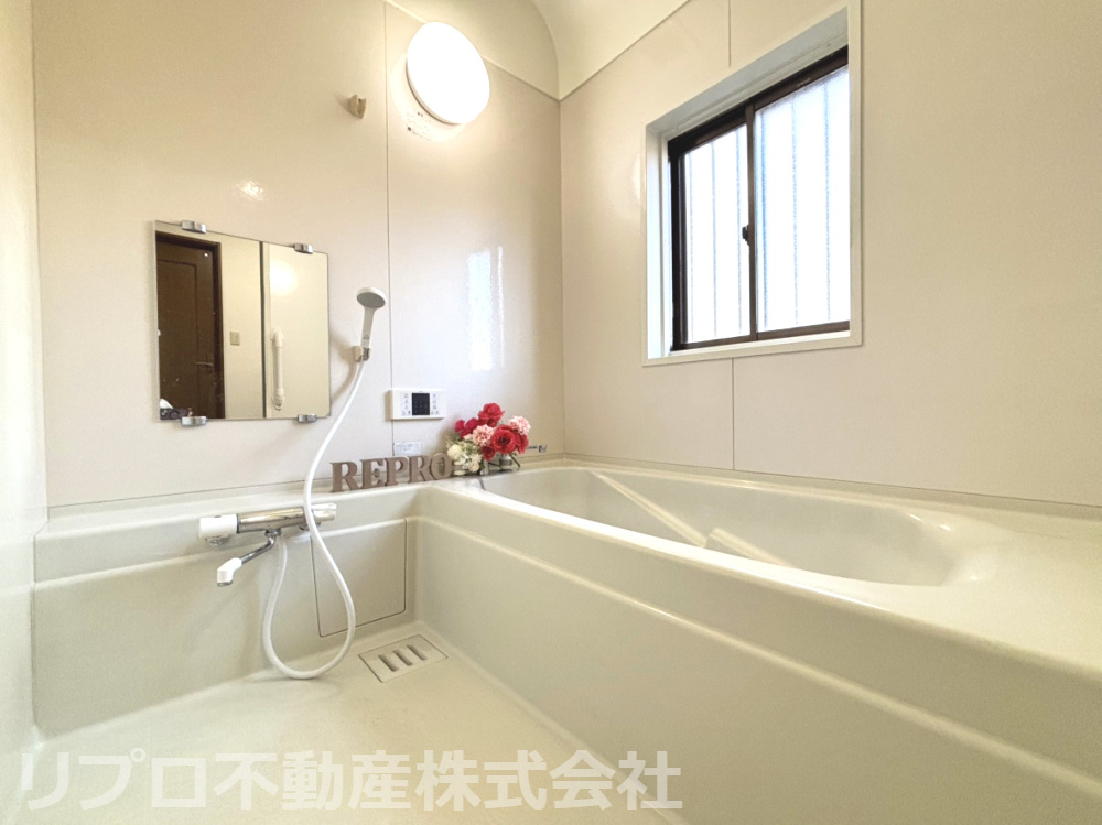 追い炊き機能と窓付き浴室で、快適かつ清潔なバスタイムを実現！