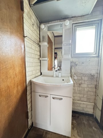 朝の身支度には欠かせない独立洗面化粧台。