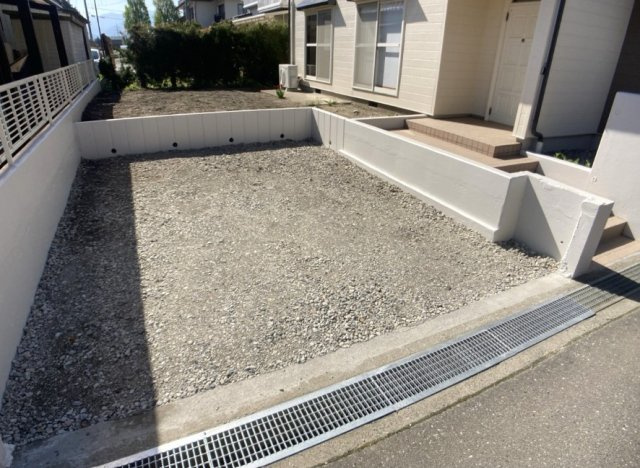 建物南側には広いスペースもあり明るい日差しが入ります。