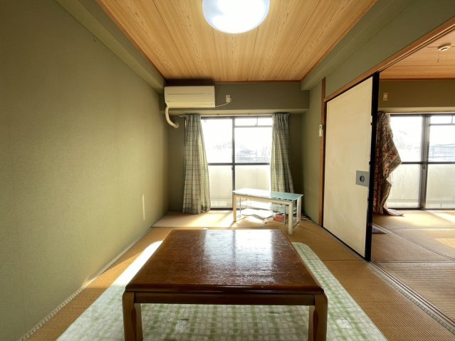 柔らかな日差しが差し込む和室です♪