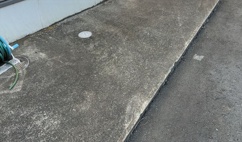 庭のある家に住むことのメリットとして、子どもたちの遊び場を確保できること、ガーデニングや家庭菜園を楽しめること、明るさを確保できることがあります。また、配置を工夫することでプライバシーが確保できます。