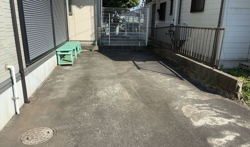 駐車場と明記されていても、最小スペースでつくられた駐車場だと大型車は駐車できなかったり、出入りしにくくなったりする可能性があります。お車のサイズと購入したい物件の駐車場のサイズを現地で確認しましょう。