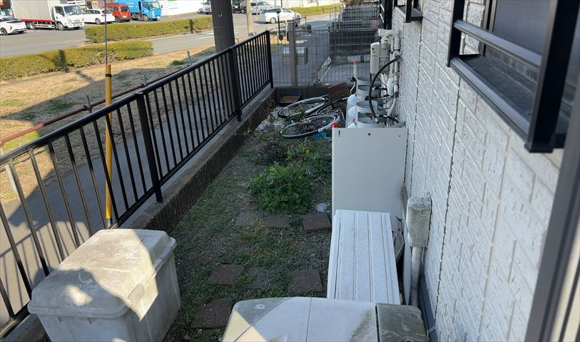 庭があることでガーデニングや家庭菜園はもちろん、こどもの遊び場やペットを放して遊ぶことができます。また、家の周囲に余裕があるということです。隣地との間があれば、十分な日当たりと、風通しが確保できます。