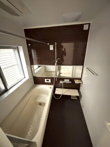 すっきりとしたデザインとお手入れのしやすさで、毎日がもっと快適に。“きれいが続く”がうれしいお風呂です