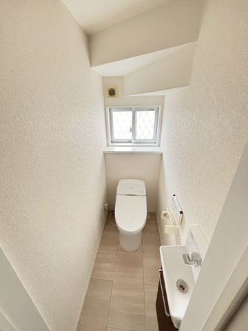 清潔感にこだわったトイレは、家全体の印象まで変えてくれる。小さな空間だからこそ、大きなこだわりを