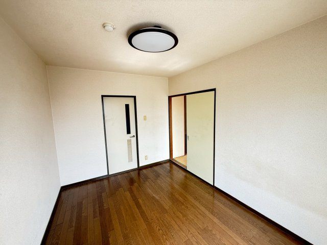 約6帖の洋室です。