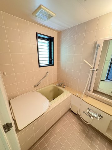 大浴場に加え、お部屋にも浴室を備えております。気分に合わせて使い分けが可能です