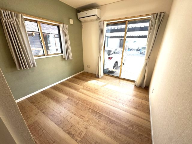 明るい角部屋の子供部屋♪クローゼットもあり収納たっぷりです♪