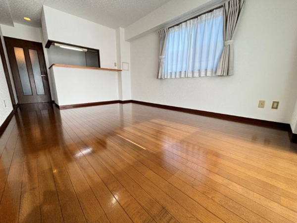 【プレジャーガーデン南大沢弐番館の居間】