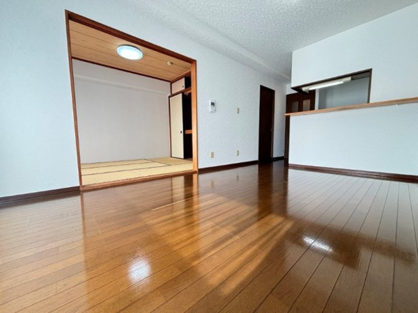 【プレジャーガーデン南大沢弐番館の居間】