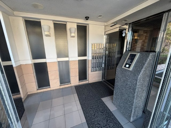 【プレジャーガーデン南大沢弐番館のエントランス】