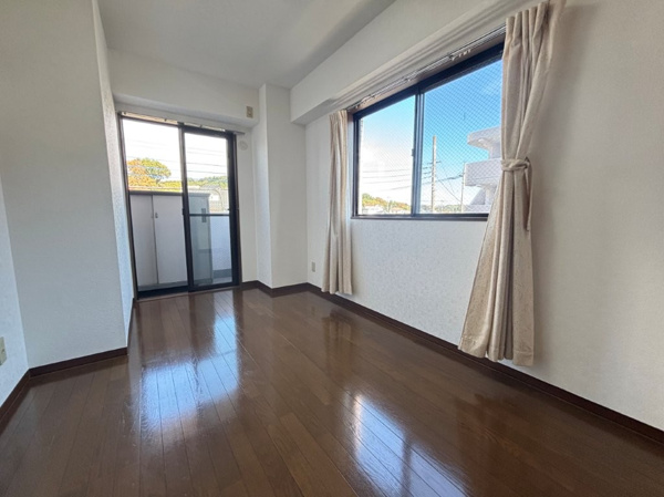 【プレジャーガーデン南大沢弐番館の洋室】