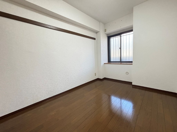 【プレジャーガーデン南大沢弐番館の洋室】