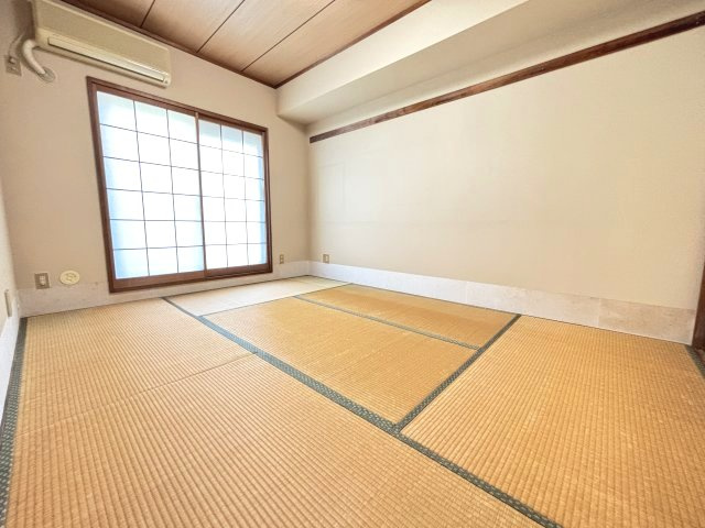 ☆和室約6.0帖☆夏は涼しく冬は暖かい畳のある和室は、香りもよくリラックス効果のある空間です。