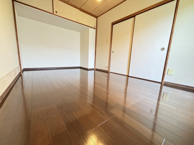 約7.0帖の洋室は、和室から洋室にリフォームされています。