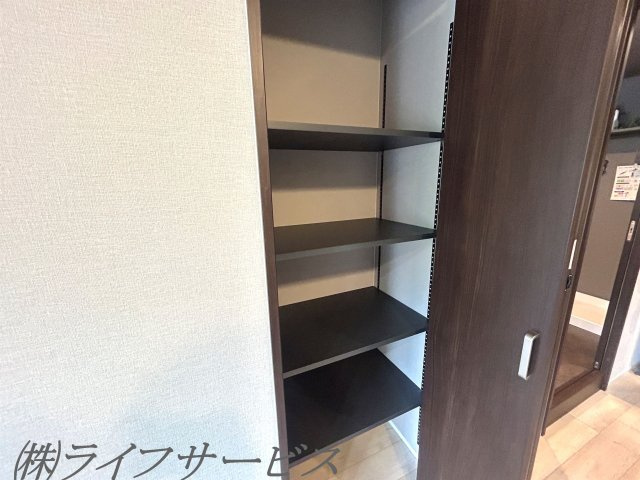 リビングに便利な収納有