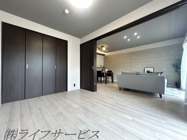 バルコニー側洋室6帖/クローゼット有