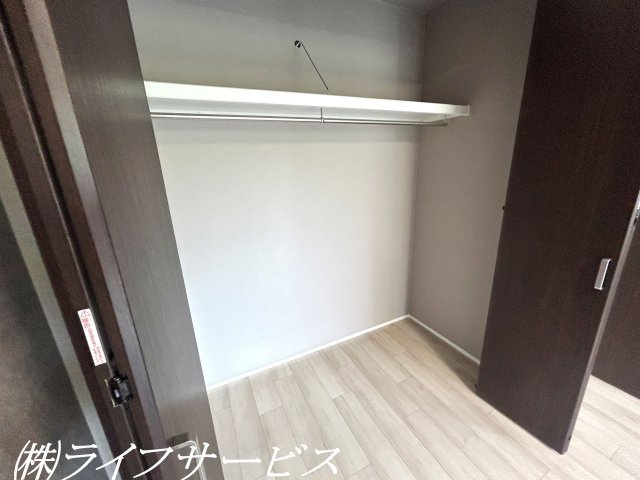 バルコニー側洋室6帖/クローゼット有