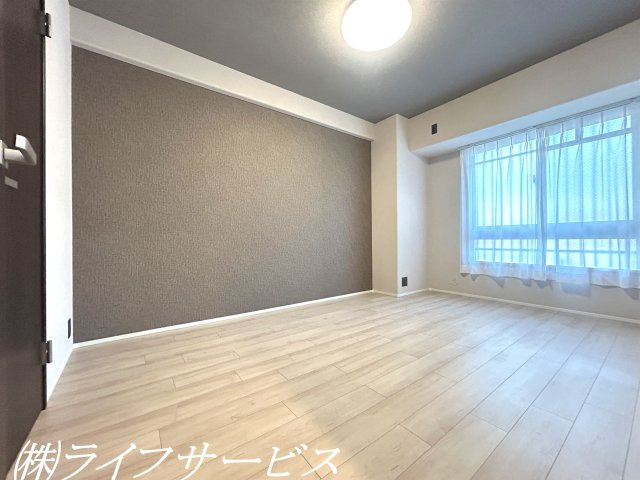 洋室6.5帖/ウォークインクローゼット有