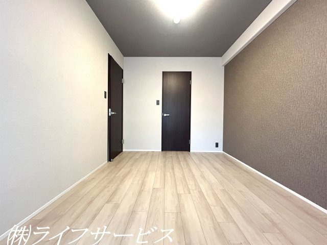 洋室6.5帖/ウォークインクローゼット有