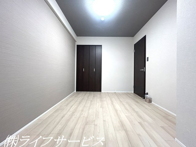 玄関側洋室6帖/クローゼット有