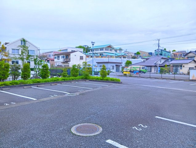 市街地が近く生活利便性の良い場所に位置しています。