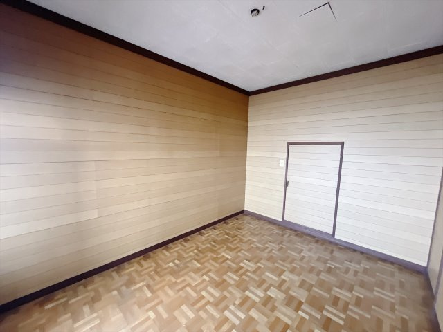 ■2階洋室｜お子様の一人部屋にピッタリな洋室。木のぬくもりを感じるフローリングは、天然木の味わいが時とともに深みを増していきます。また、傷にも強く、フリーワックスでお手入れもラクラクです♪