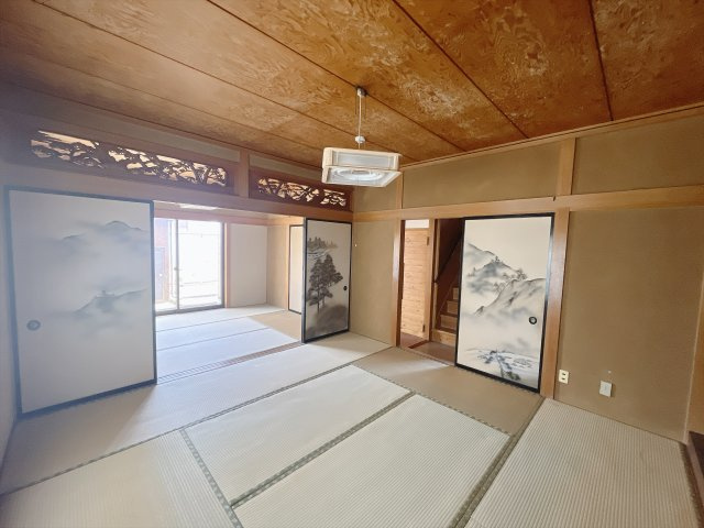 ■1階和室｜和室を書斎にしたり、冬にはコタツを敷いて家族みんなで年越しをするのもいいですね。家族みんなのお気に入りの空間になります♪