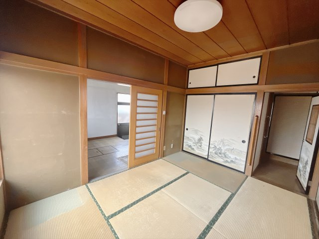 ■1階和室｜和室でしか味わえない畳ならではの香りや素材で和のやすらぎを感じてください♪休日はお子様とお昼寝するのにも最適です！