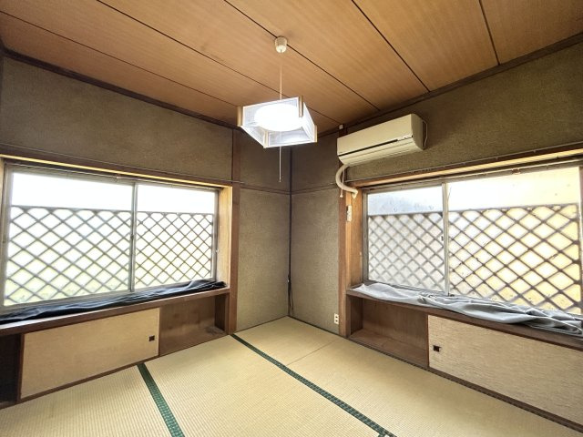 落ち着きのある昔ながらの温かみのある室内