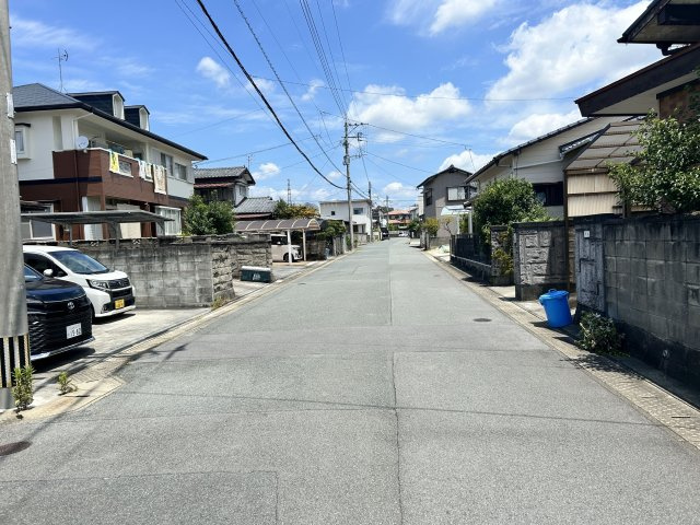 大きな車もラクラク！広々前面道路＆駐車場拡張できる平屋