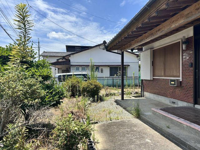 お庭もポカポカ陽当り良好！前面道路広々で住みやすい平屋