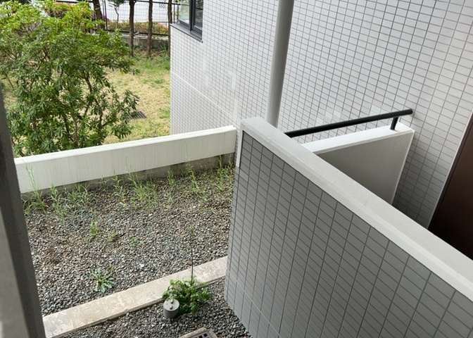 ロビーというと、エントランスと何がちがうの？と思いますよね。実はロビーとエントランスには明確な決まりはありません。物件によっては、エントランスを入って広がるある程度の広さのある空間がロビーとなります。