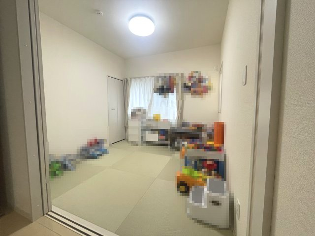 リビングとつながる和室は、生活の幅が広がる便利な空間です。
