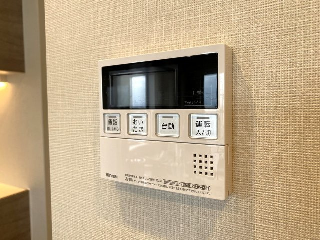 追い焚き機能　ボタン一つでお湯はりから保温、追い焚きまで完了するオートバス機能付き。いつでも温かいお風呂で一日の疲れを癒せます。