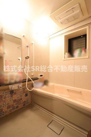 足を伸ばしてゆったりと浸かれます♪追い焚き機能・浴室乾燥機あります☆