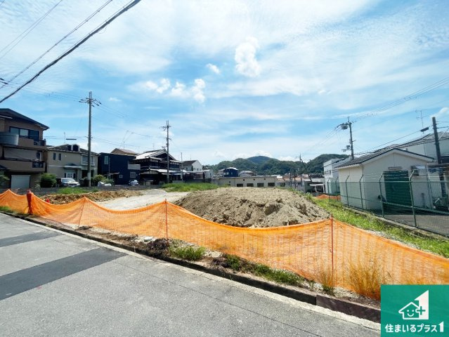 周辺は落ち着いた街並みの住宅地！子育てがしやすい住環境です！現地でしかわからない事もございます。是非一度ご覧ください。