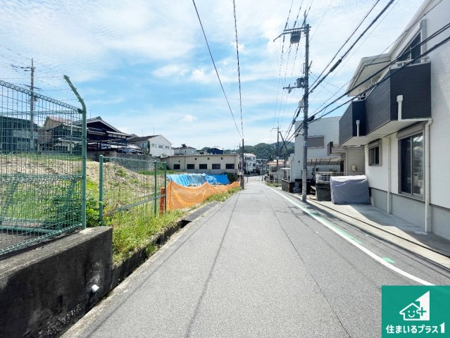 周辺は落ち着いた街並みの住宅地！子育てがしやすい住環境です！