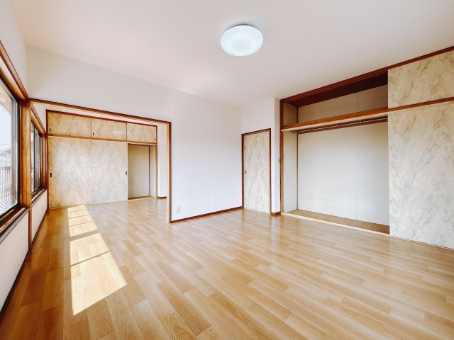 ■洋室｜将来間仕切り壁を設置してお子様のお部屋として活用することも出来ます♪