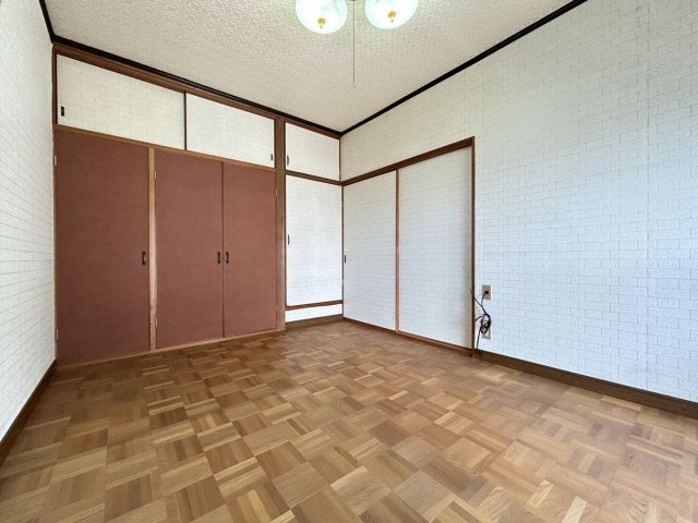 壁面収納を備えており、お部屋をすっきりと広く使えます。