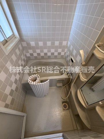 お風呂には窓もあり、換気がバッチリとできます☆