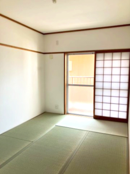 フローリングだけでなく、和室もあります