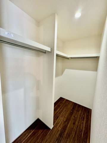 洋室7帖・WIC付き！収納が豊富で、暮らしやすさに配慮した間取りです。